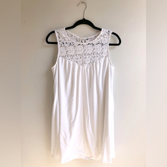 Old Navy Dresses & Skirts - Old Navy Women’s Size Medium Lacy White Flowy Sleeveless  Summer MIDI Dress